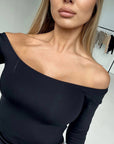 Body with neckline